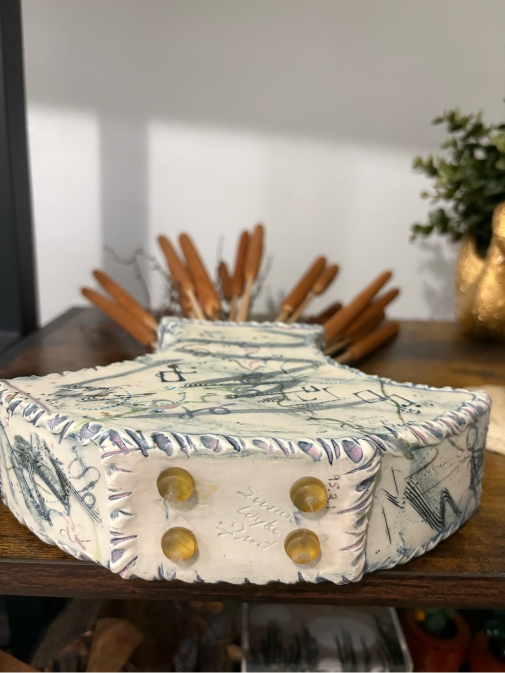 90’s Abstract Ceramic Vase in Cream and Blue - Picture 6 of 7